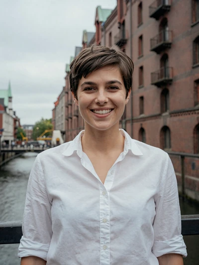 Marie, 26, dark-haired German woman from Hamburg looking for love